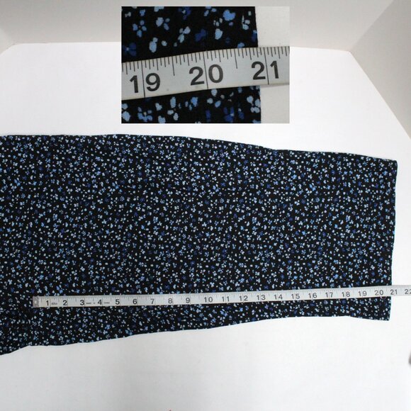 Women's 2 Piece Large Pajama Set - Short Sleeve Top - Mid Length Style Bottoms - Picture 9 of 11